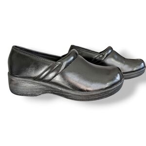 SafeTStep Comfort Women's Size 9 Black Leather Clogs/Nursing Shoes Slip On
